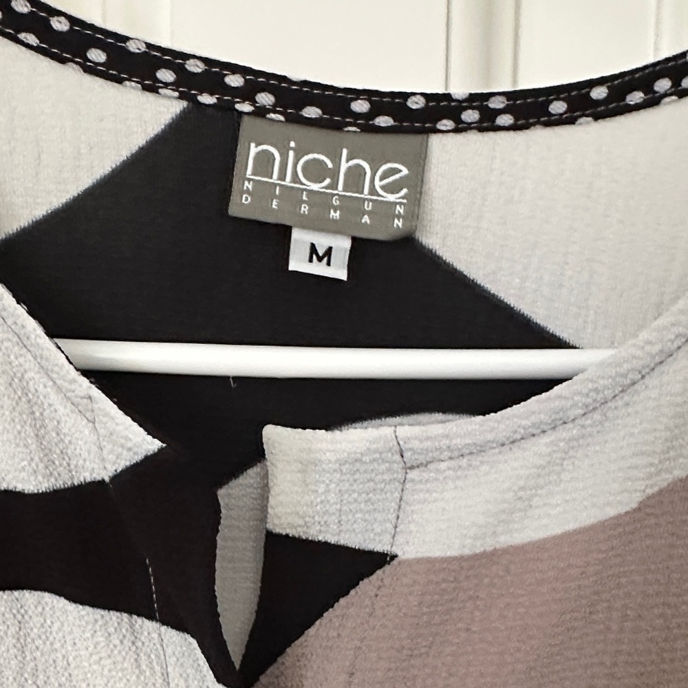 Niche Geometric Patterned Top